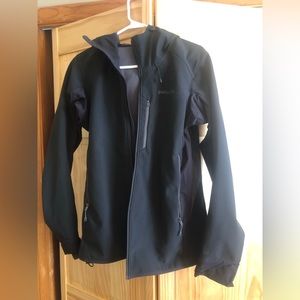 Men’s Patagonia soft shell jacket with hood